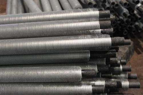 Ein guter Preis. L-förmiges gewundenes Aluminiumrippenrohr für Luftkühler-Wärmetauscher Online